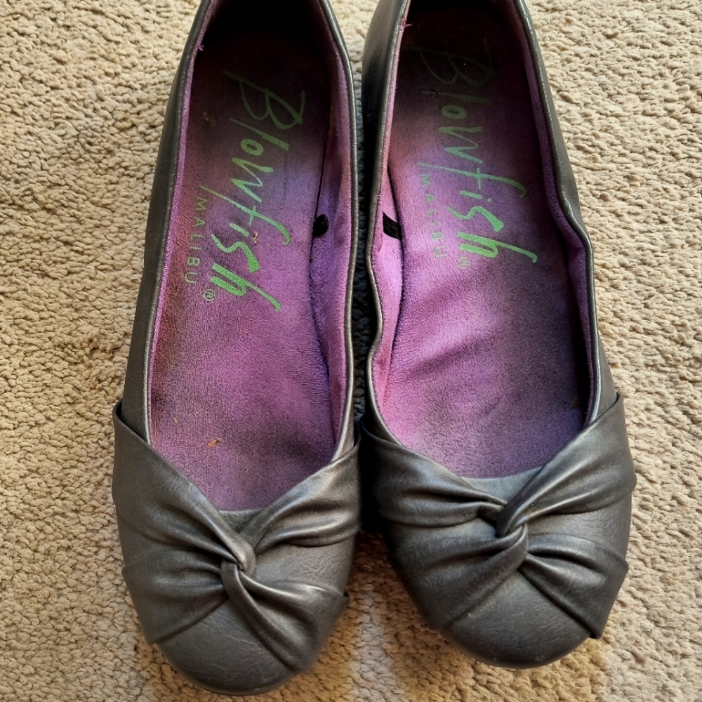 Women's shoes, flats, Blowfish, Size 8, grey, pleather